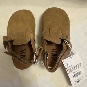 Brand new Zara toddler clogs with strap in the back